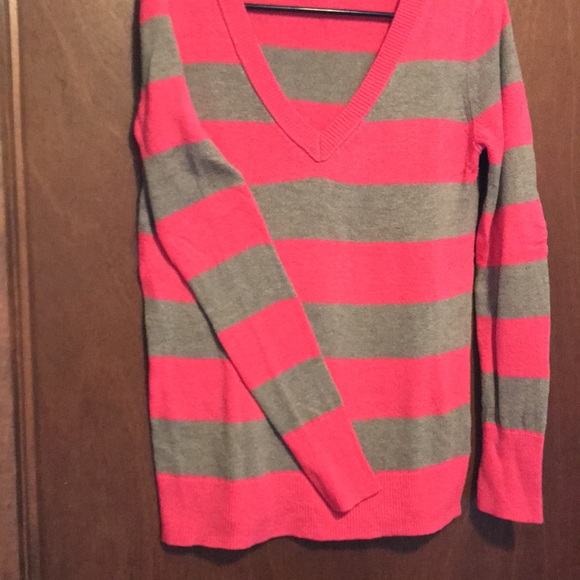 Cute striped sweater. M - Picture 3 of 4